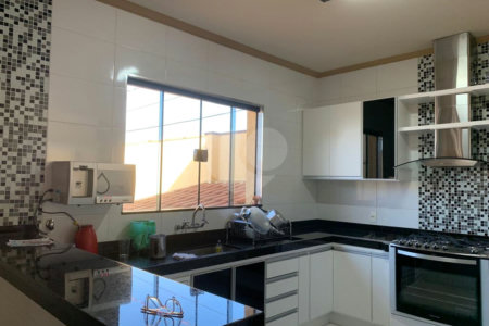 Casa à venda com 4 quartos, sendo 1 suíte, em Jardim Cruzeiro do Sul, São Carlos, SP