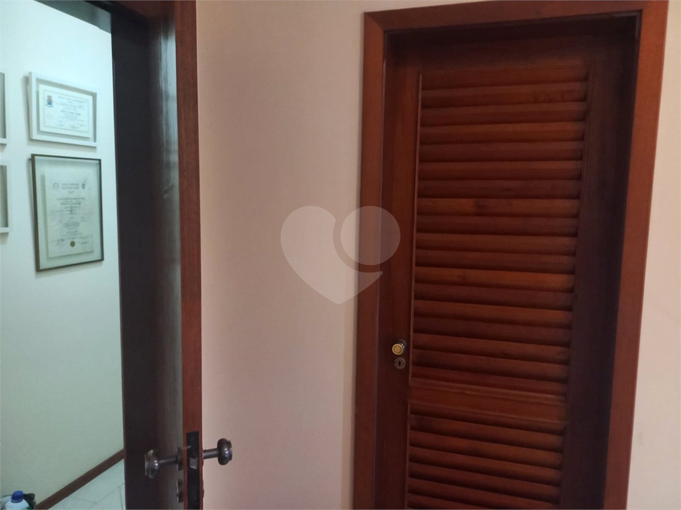 Casa à venda com 4 quartos, sendo 2 suítes,  em Villaggio Capríccio, Louveira, SP