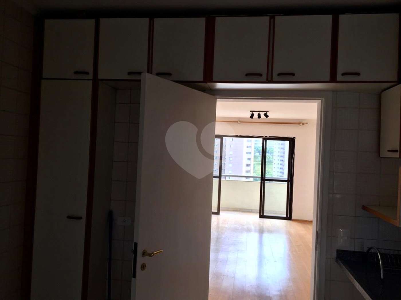Apartamento com 3 Dormitórios sendo 1 Suíte 2 Vagas à Venda 99 m² por R$ 650.000