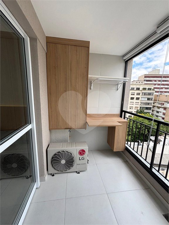 Apartamento com 33m2 - cozinha - 1 quarto - home office - varanda - em Higienópolis.