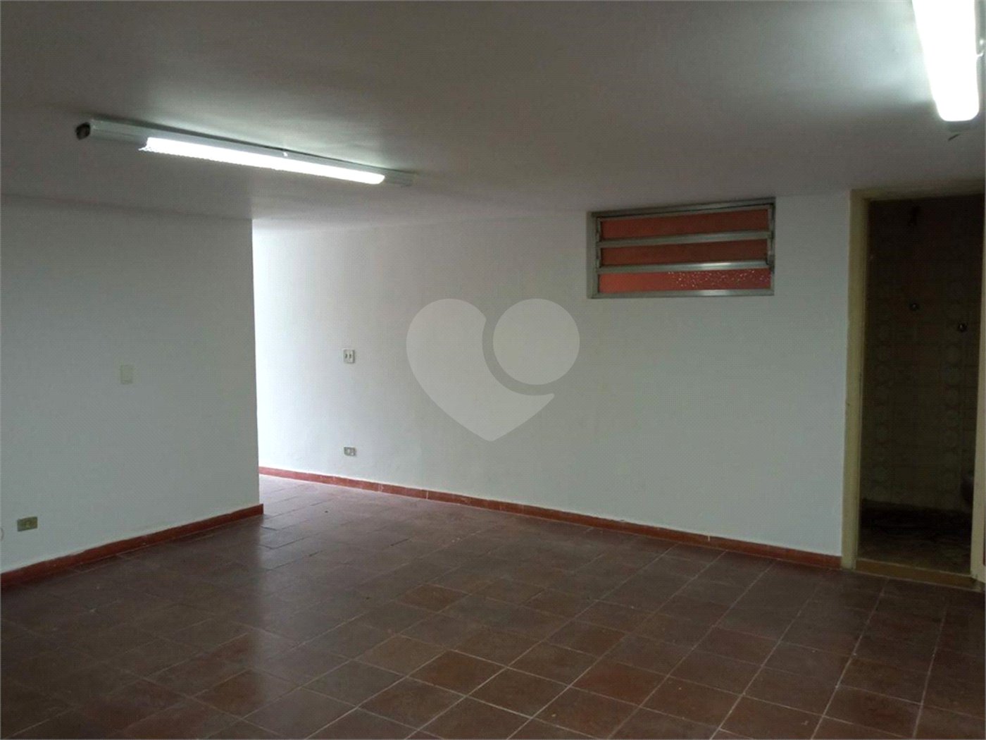 Excelente Sobrado com 04 suítes. Venha fazer uma visita.