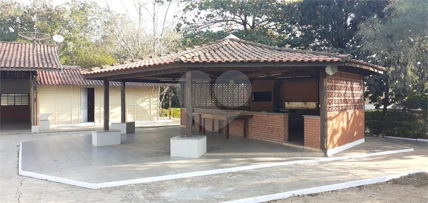 Excelente chácara à venda em Artemis, com piscina, campo de futebol, barracão para festas