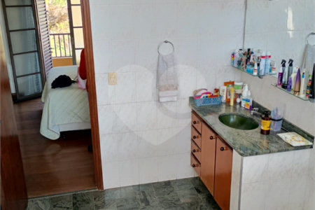 Sobrado com 3 quartos à venda com área gourmet completa e 5 vagas de garagem – Santa Marta - São Carlos/SP