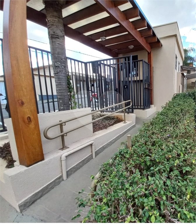 Apartamento no Condomínio Mont Vernon .