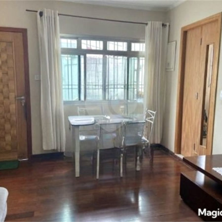 Casa com 180m², 3 dormitórios, sendo 1 suíte, 2 vagas, à venda na Vila Prudente.