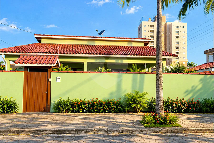Casa à venda com 3 suítes em Indaiá, Caraguatatuba, SP