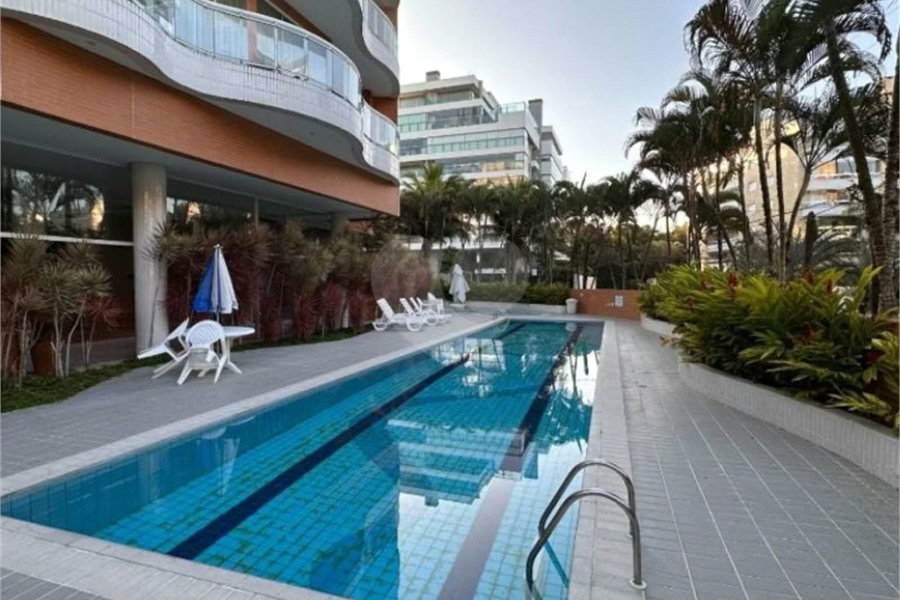 Apartamento à venda com 3 quartos, sendo 1 suíte,  em Riviera de São Lourenço, Bertioga, SP