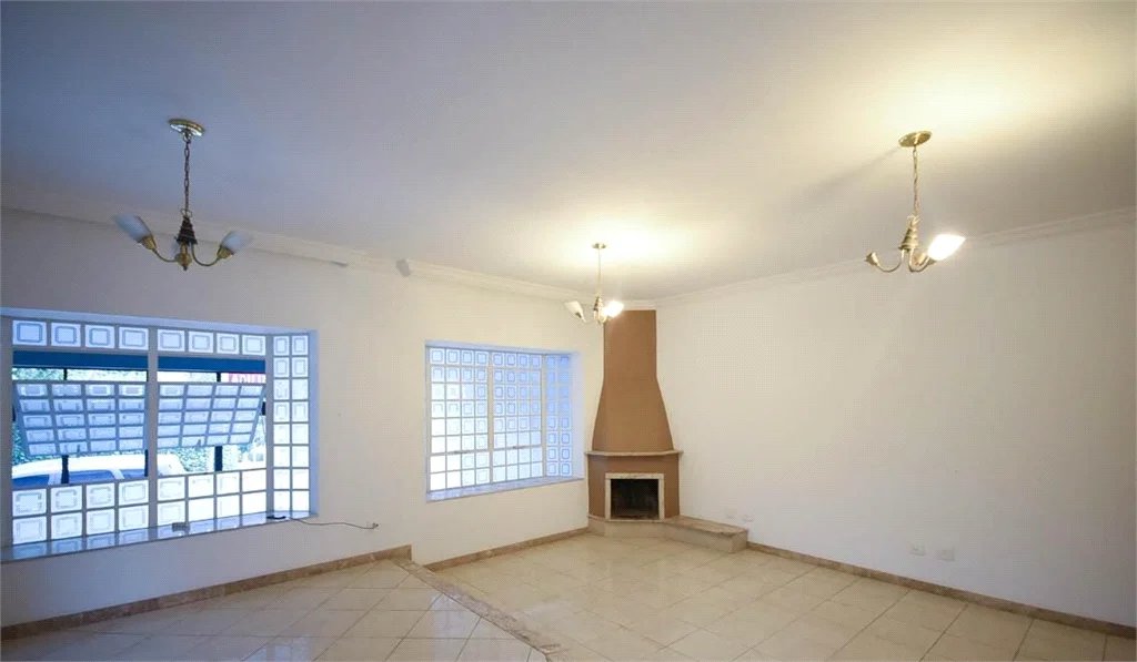 Casa à venda, 4 dormitórios(3 suítes). estuda permuta.