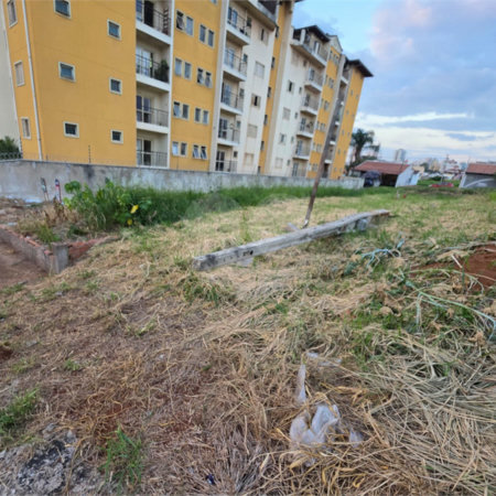 Terreno no Jd. Gibertoni, próximo ao SESC e ao Shopping