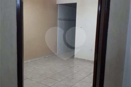 Casa térrea no Jardim Hikari para venda.