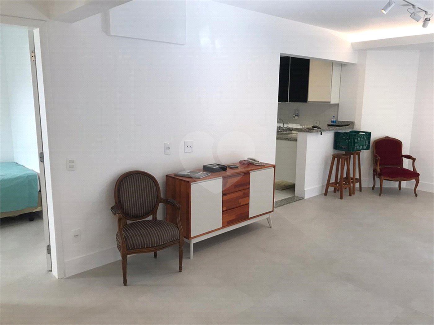 APARTAMENTO 2 QUARTOS (1 SUÍTE) À VENDA NO PARAÍSO