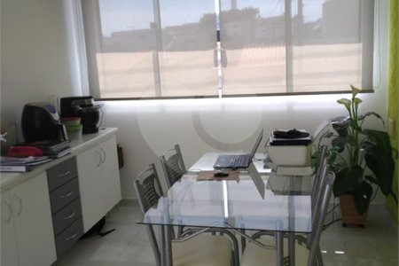 Casa Térrea com 3 dormitórios.