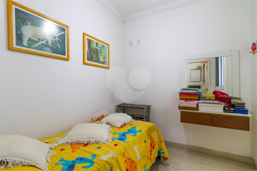 Casa Sobrado à venda com 342 m², 3 dormitórios, sendo 2 suítes, 4 vagas na Vila Mariana - São Paulo.
