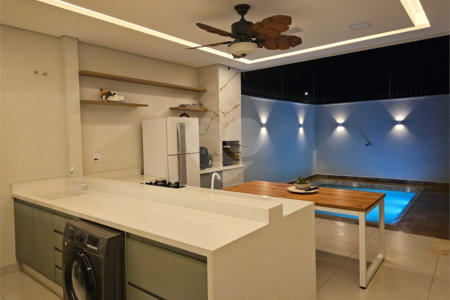 Casa à Venda no Arcoville - Completa e Confortável