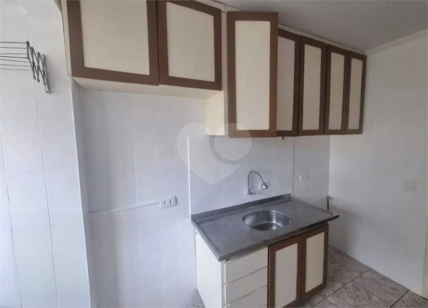 Studio com 33m2 AU, 39m2 AT, com 1 dormitório, sem vaga, a 1 quadra da Av Paulista e Metro Paraíso.