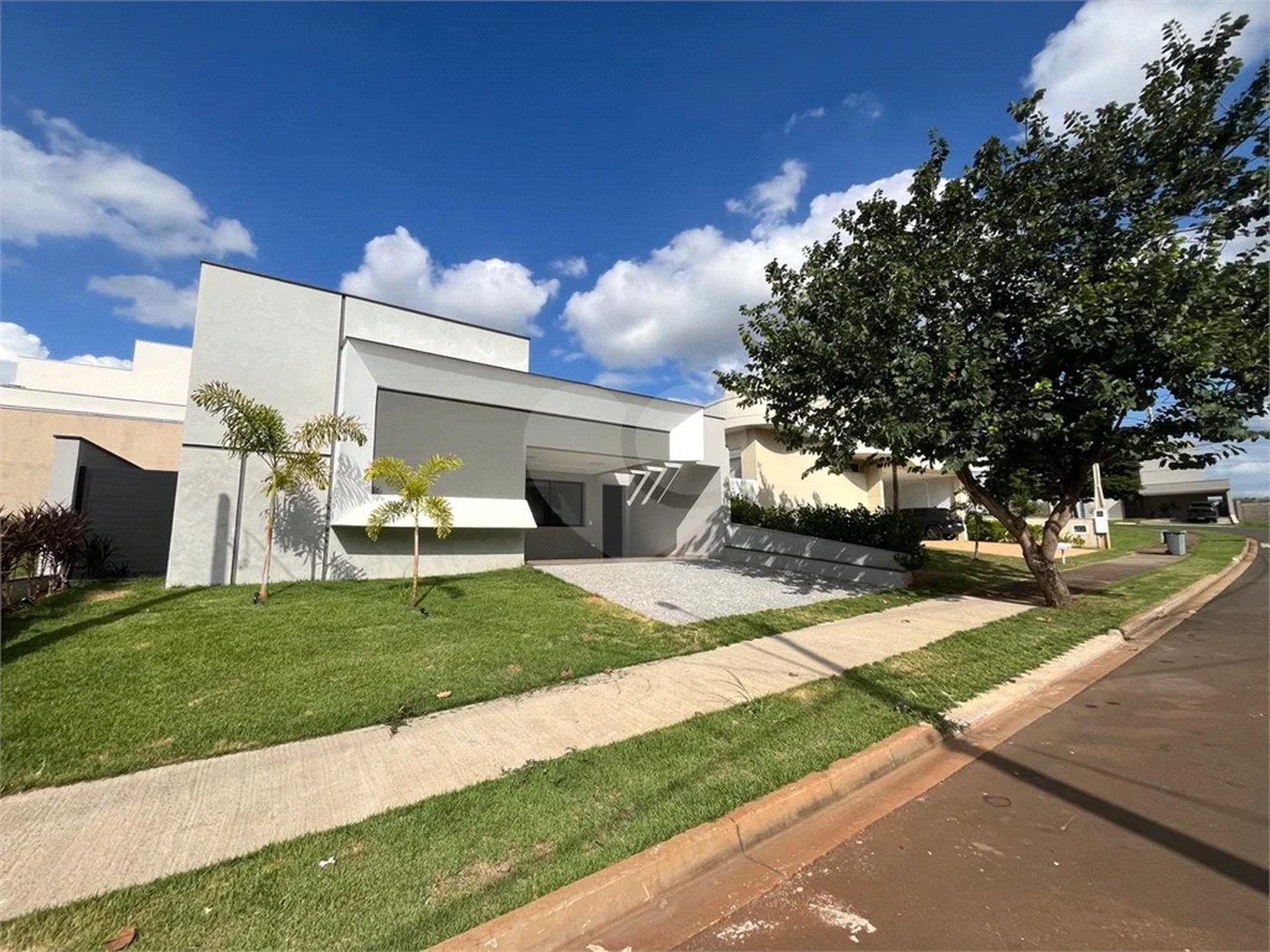 Excelente Casa Plana no Condomínio Bela Vista
