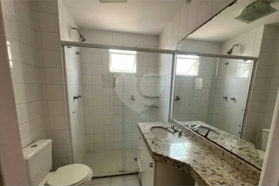 Excelente apartamento de 3 dormitórios, sendo uma Suíte e 2 vagas de garagem.