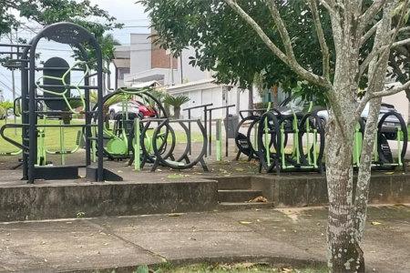 CONDOMÍNIO VALE DAS PALMEIRAS - CASA 3 QTOS + SUITE + PISCINA + GARAGEM 4 CARROS + ENERGIA SOLAR