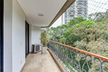 Apartamento no Alto da Boa Vista Condomíno com vasta área verde, lazer e segurança..