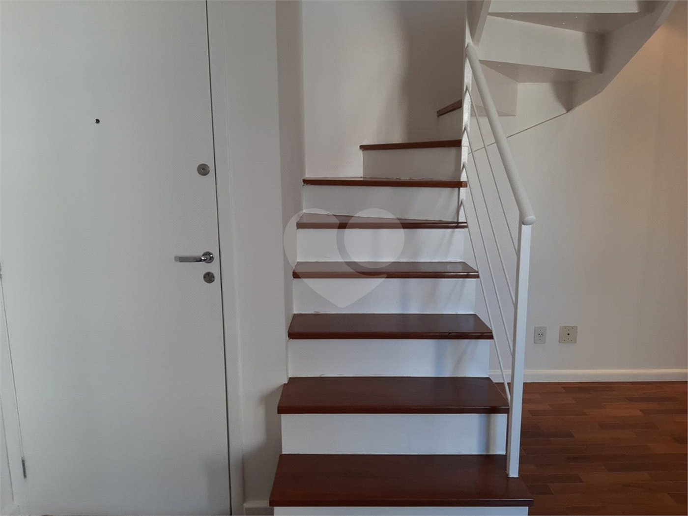 Cobertura de 240m² à venda em Moema - 04 Dorm sendo 02 suítes e 04 vagas.