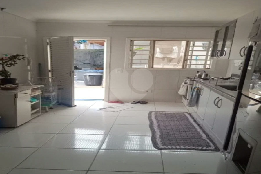 Ótimo sobrado à venda, ao lado do Roldão na Av. Cupece.