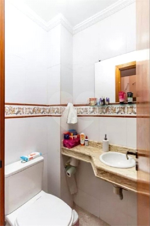Sobrado à venda no Ipiranga de 140m² com 4 suítes e 3 vagas.