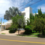 Casa à Venda no Condomínio Damha III – Elegância e Conforto para sua Família