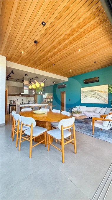 Indaiatuba - HOME DESIGN - Casa Térrea - Condomínio Paradiso - 420 m² de terreno - 307,19 m² de área construída - 3 suítes completas, sendo 1 master com closet planejado e banheira de imersão - Sala de TV reversível para 4ª suíte - Sala de estar ampla e varanda gourmet integrada - Cozinha com móve