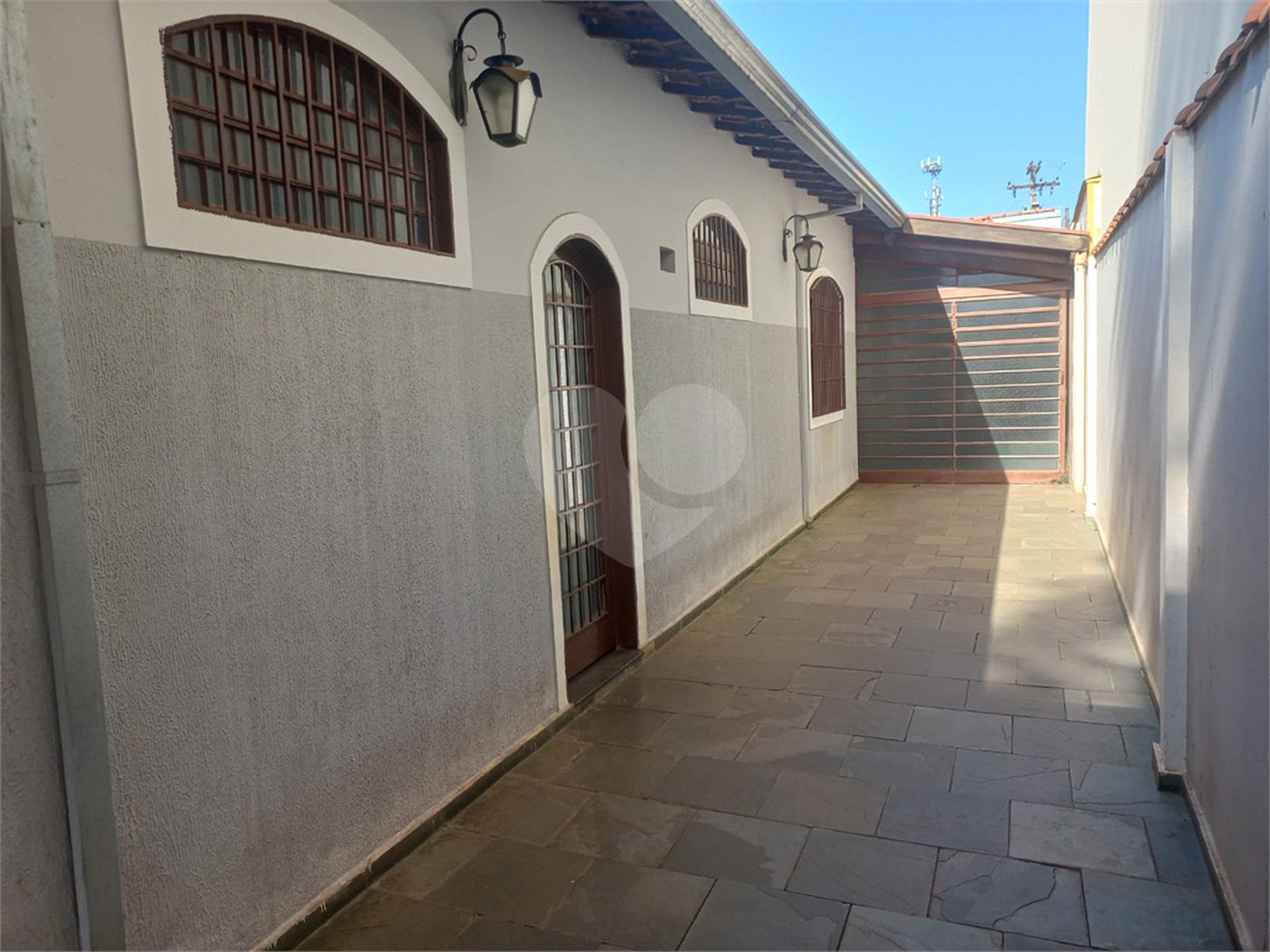Casa térrea para venda ou locação no Parque Estancia Suíça.