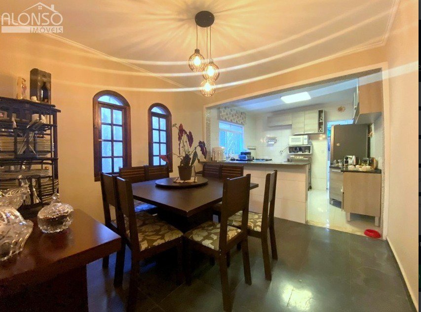 Sobrado à venda com 3 quartos, sendo 1 suíte, em Jardim Sarah, São Paulo - SP