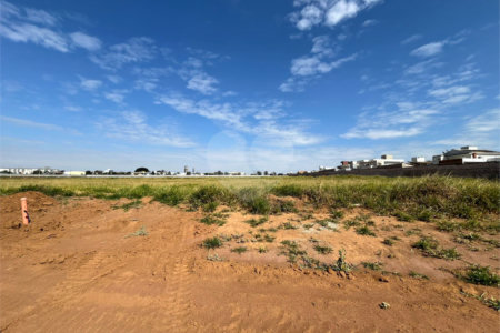 Lote a venda no Essenza