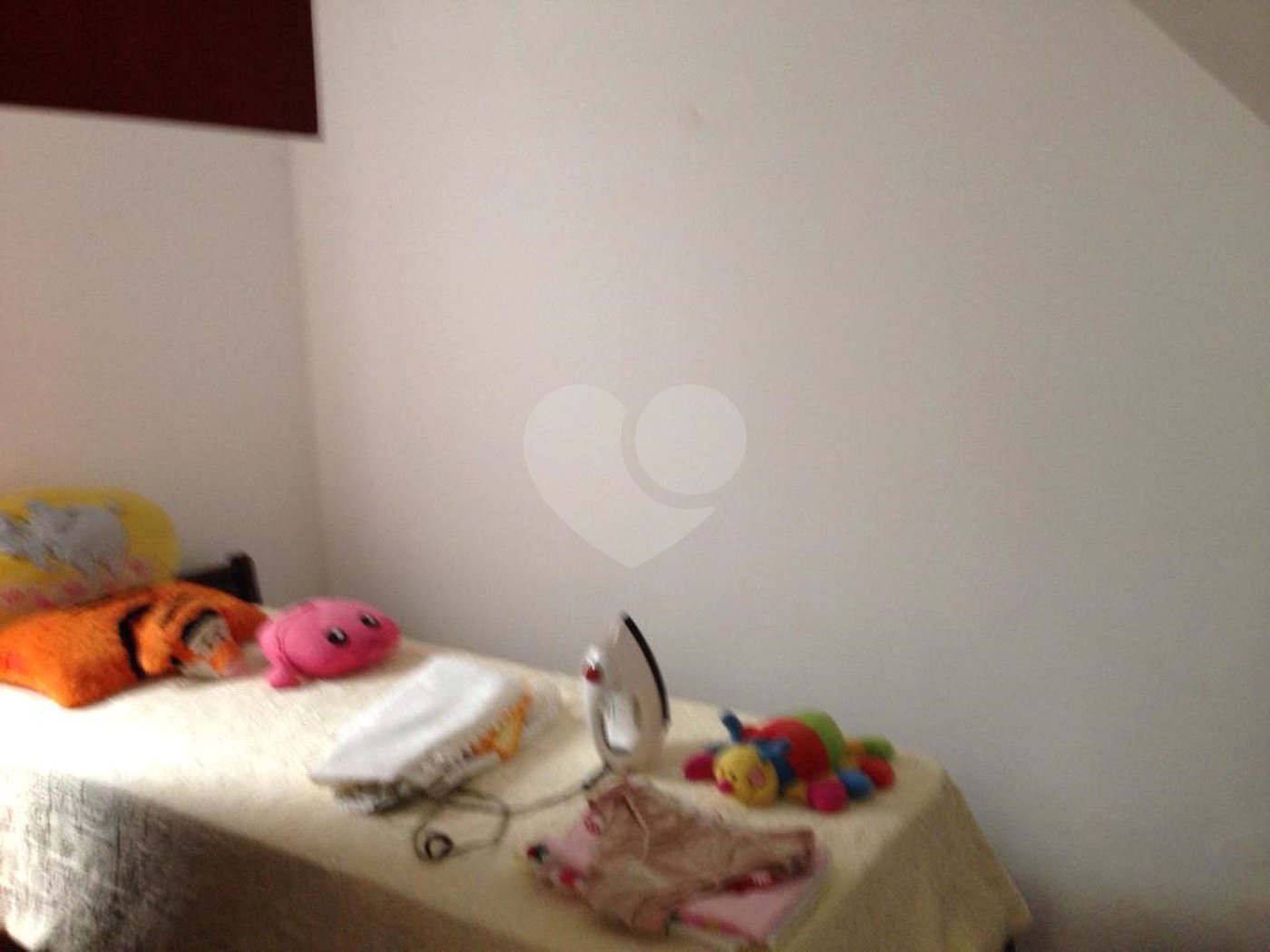 Vende-se Sobrado em Condomínio Fechado – 3 Dormitórios | 180 m²