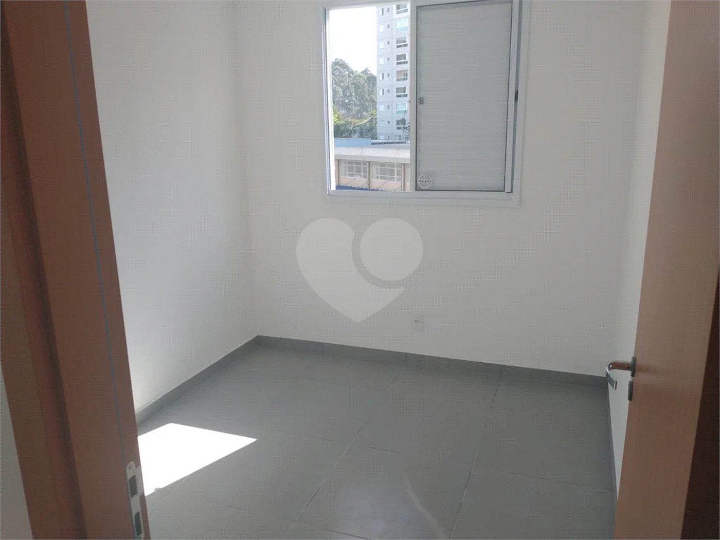 APARTAMENTO COM DOIS DORMITÓRIOS E UMA VAGA NA RAIMUNDO PEREIRA DE MAGALHÃES.