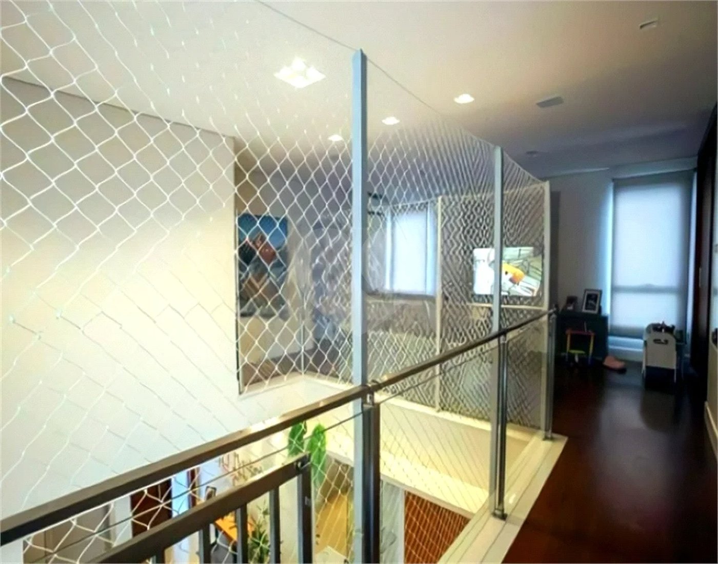 Casa de Alto Padrão em Condomínio com 4 suítes.