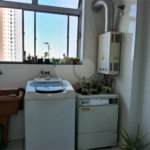 Prédio com portaria 24 horas, e lazer. Apartamento com 3 dormitórios, uma suíte, 2 vagas de garagem