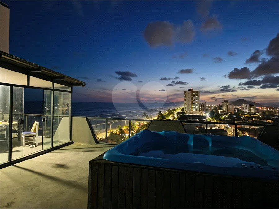 Cobertura em Mongaguá, com vista maravilhosa para o Mar, com hidromassagem