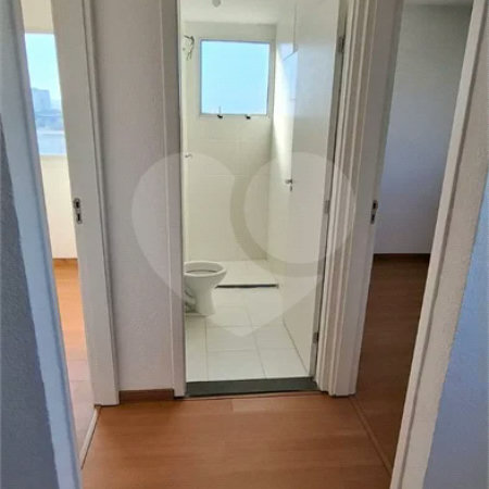 Apartamento de 42m² à venda na Vila Nova Bonsucesso, em Guarulhos, com 2 dormitórios e 1 vaga de garagem.