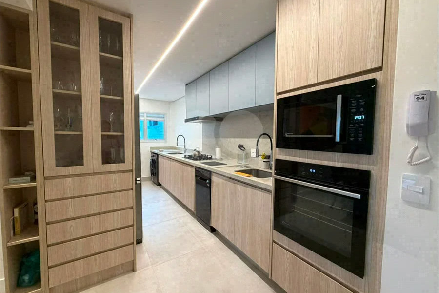 Apartamento à venda com 3 quartos, sendo 1 suíte, em Riviera de São Lourenço, Bertioga, SP