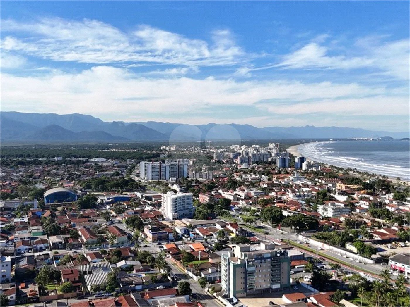 Apartamento à venda com 2 quartos, sendo 1 suíte,  no Centro, Bertioga, SP
