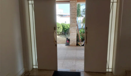 Casa à venda com 4 quartos, sendo 2 suítes,  em Jardim Novo Mundo, Poços de Caldas, MG