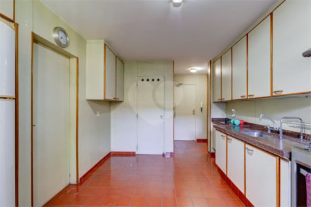 Sobrado à venda ou para alugar com 4 quartos, sendo 2 suítes, em Alto da Boa Vista, São Paulo, SP