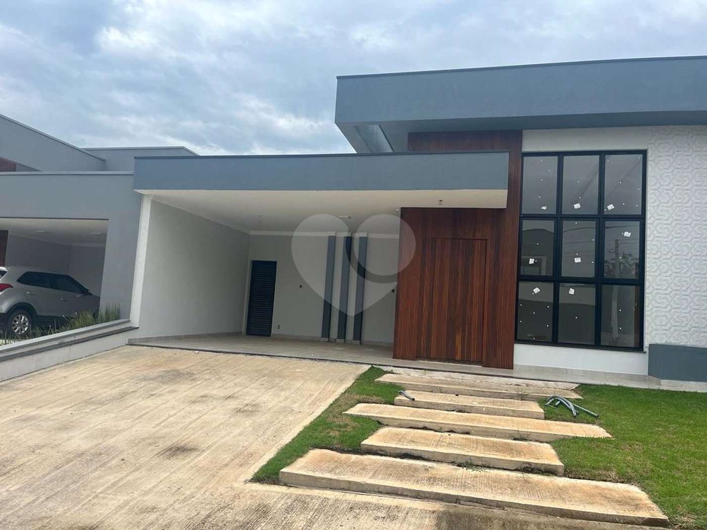 Indaiatuba - Condominio Jardins di Roma - Venda -Locação 0 R$ 10.000,00 mais encargos - condominio - R$ 650,00 - IPTU - R$ 230,00 - Terreno 300ms - construido 170 metros quadrados - Terrea - 3 quartos, uma suíte e uma demi suite , 4 banheiros , piscina - Preparado para água quente até a piscina!!