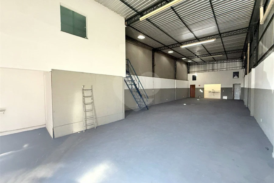 Salão Comercial para alugar no Bairro Água Branca