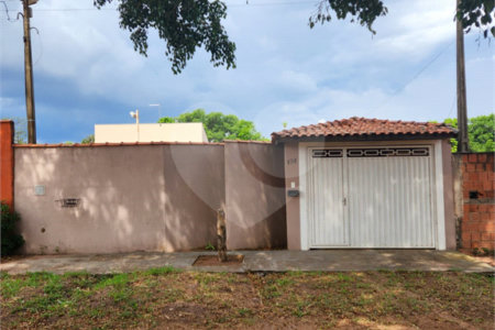 Casa à Venda - Estância Lagoa Dourada, Brotas-SP