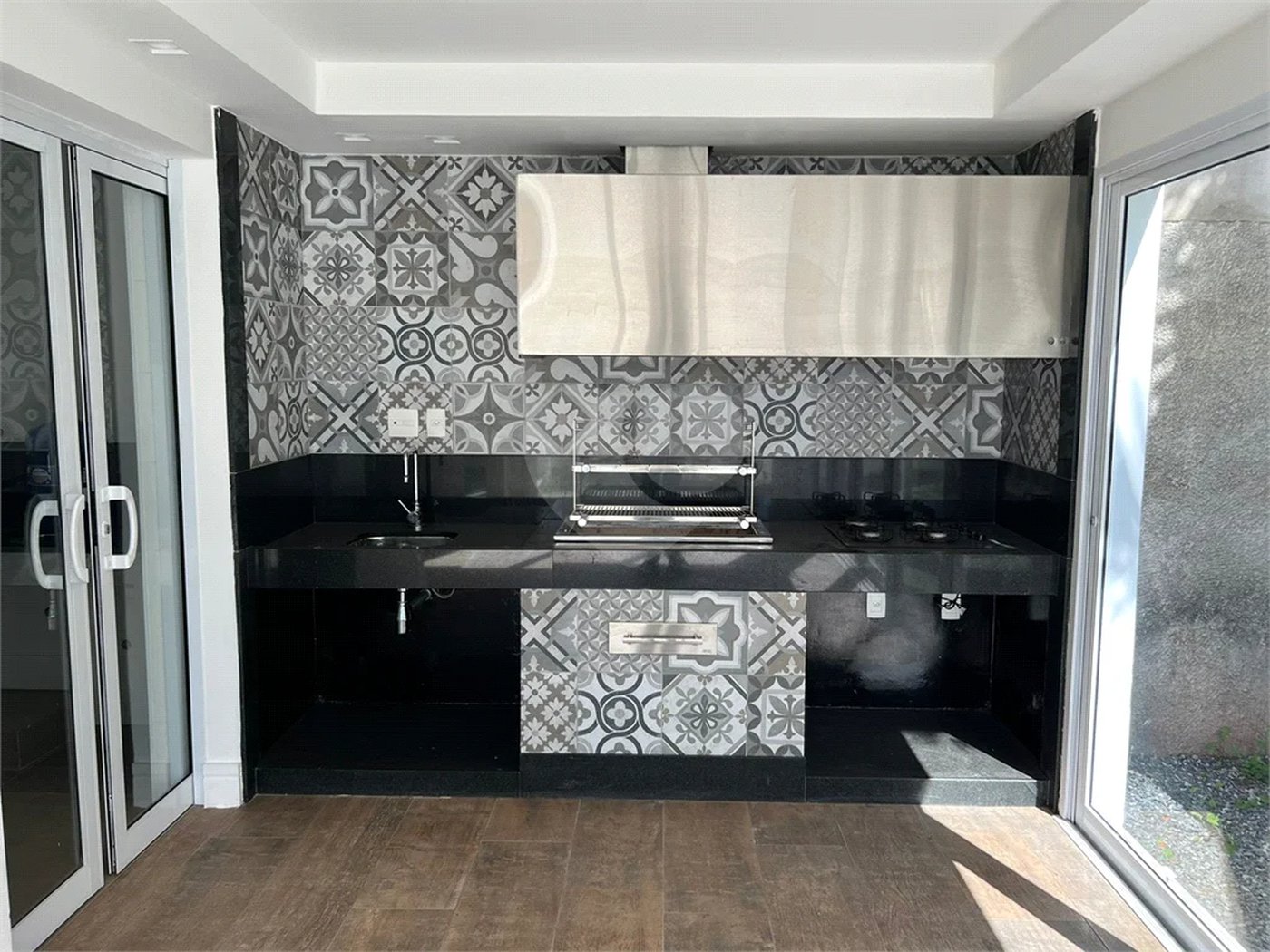 Residencial Tremembe Casa Linda - 255 mts - 04 dormit sendo 02 suites , 5 wcs - 04 vagas