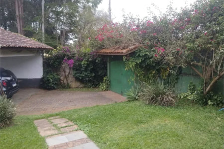 Excelente oportunidade de venda em condomínio fechado.