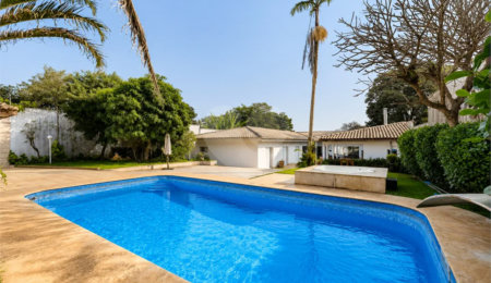 Casa Térrea à venda com 4 quartos, sendo 2 suítes,  em Interlagos, São Paulo, SP