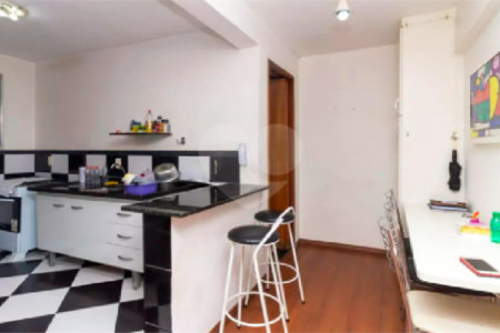 Apartamento Exclusivo com Quintal Privativo no Bairro Liberdade