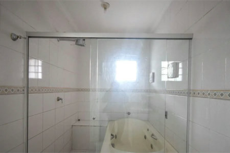Casa à venda, 4 dormitórios(3 suítes). estuda permuta.
