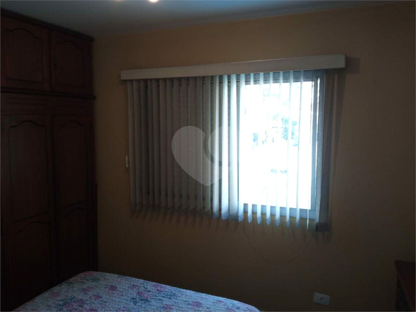 Lindo apartamento, muito bem conservado, com bom espaço interno.